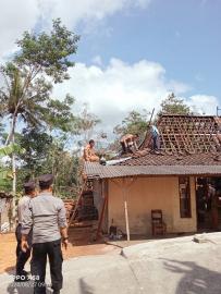 Sambang Warga Terdampak Gempa